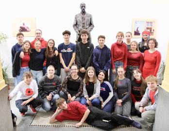 Jak žijí naši hrdinové, je na nás