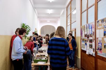 Jak žijí naši hrdinové, je na nás