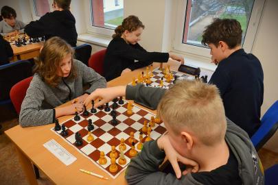 Nová šachová generace zahajuje jízdu