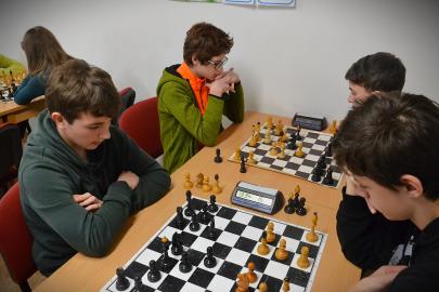 Nová šachová generace zahajuje jízdu