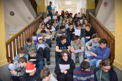 Zpívání na schodech