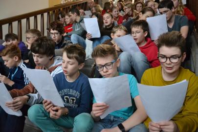 Zpívání na schodech