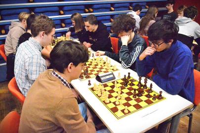 Malí šachisté nadějně, velcí hojně