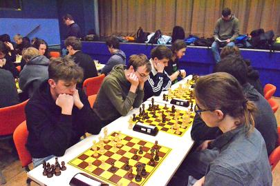 Malí šachisté nadějně, velcí hojně