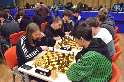 Malí šachisté nadějně, velcí hojně