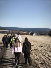 1.A se vrátila z lyžáku!