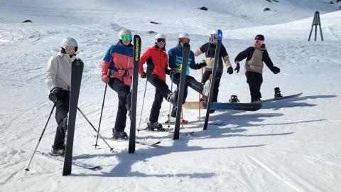 Lyžaři zdraví z italského Passo Tonale