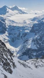 Lyžaři zdraví z italského Passo Tonale