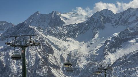 Lyžaři zdraví z italského Passo Tonale