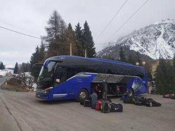 Lyžaři zdraví z italského Passo Tonale