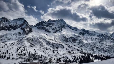 Lyžaři zdraví z italského Passo Tonale