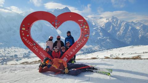 Lyžaři zdraví z italského Passo Tonale