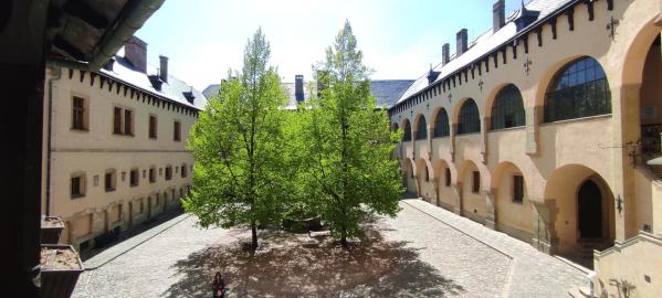 Tercie byla poznávat sochy Ctností a Neřestí