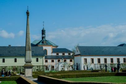 Tercie byla poznávat sochy Ctností a Neřestí