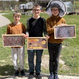 NAŠI VČELAŘÍCI JSOU NEJLEPŠÍ V KRAJI!