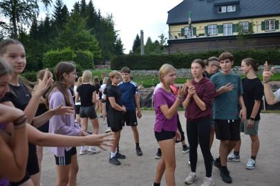 Prváci se seznamovali v Říčkách