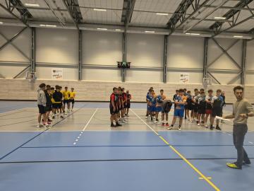 Basketbalisté zahájili středoškolské hry vítězně